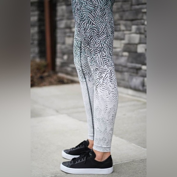 LULULEMON Wunder Under Pant (Hi-Rise) (Dazzle Nulux)Leggings Size 4 - Picture 4 of 12